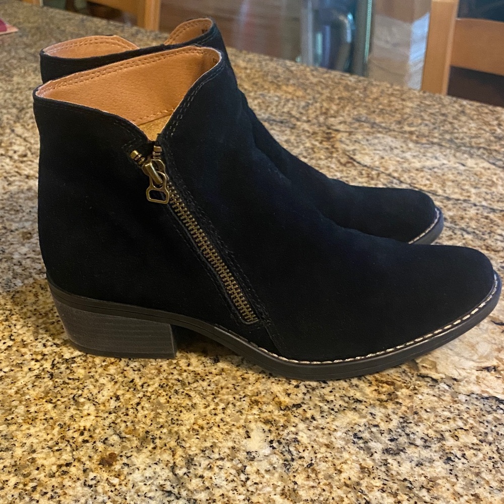Women's White Mountain Suede Ankle Boots with Side Zip